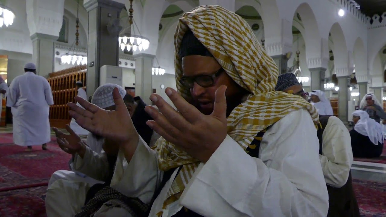 Mufti Ashfaq Ahmad rizvi in Mosque of Qubaa Dua  مفتي أشفاق أحمد رضوي في مسجد قباء