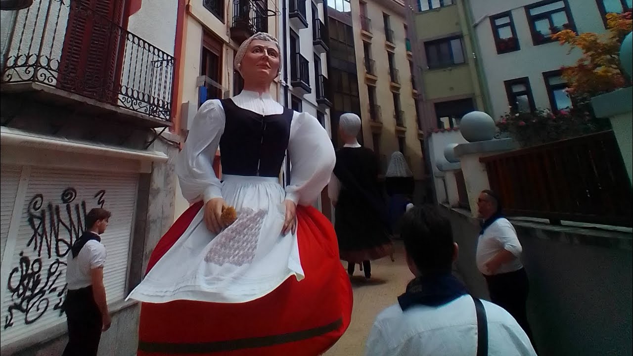 Pasacalles de Buztintxuri en el Debarren Eguna | 19 de Mayo de 2024 (Mañana)