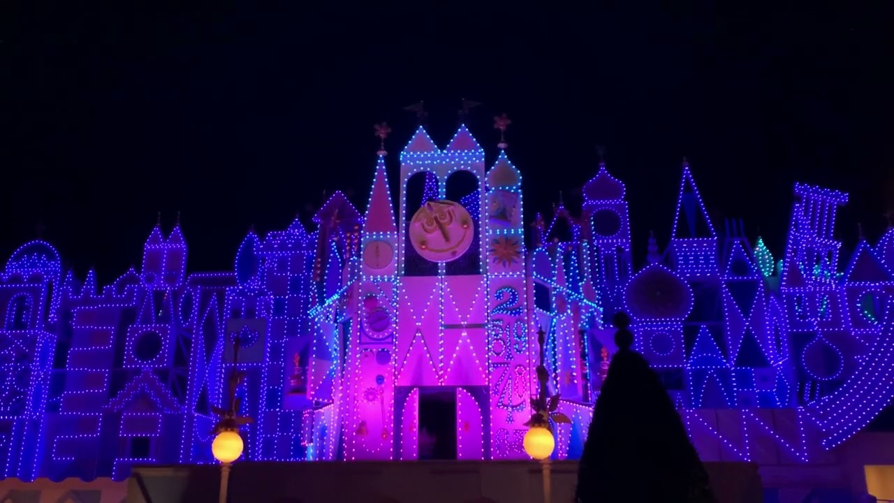 Hong Kong Disneyland It’s a Small World Clock Parade 8:00PM