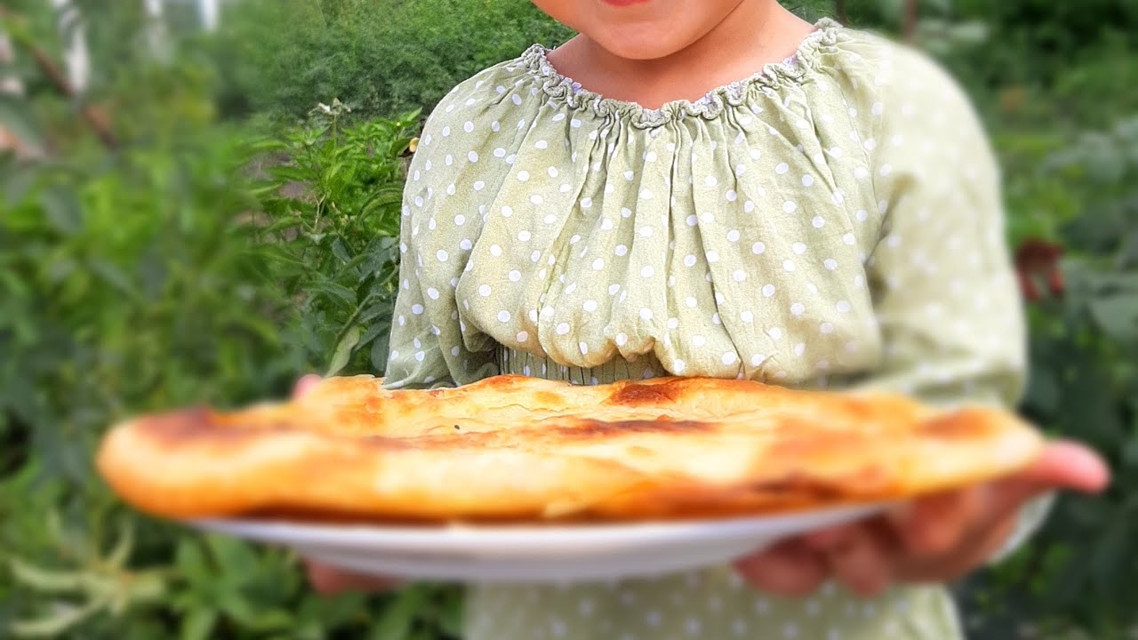 папина принцесса готовить в 3😱 года вкусные лепёшки🧐