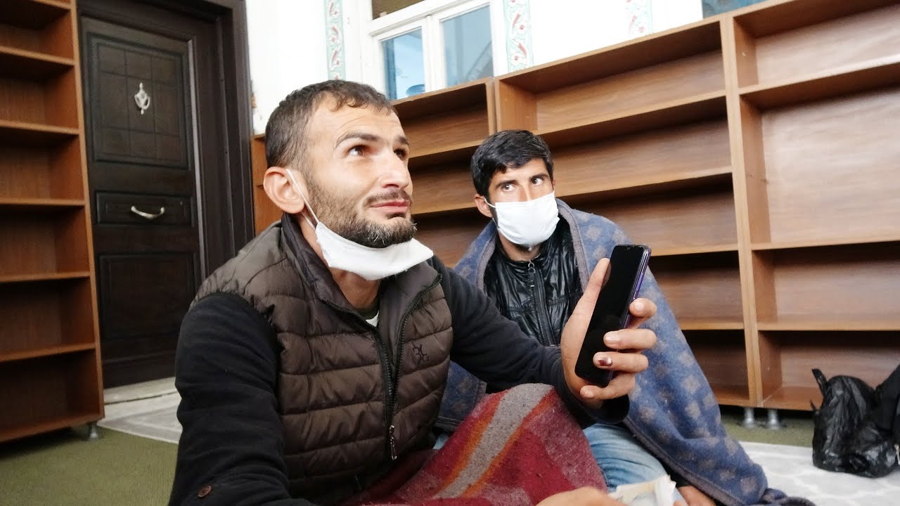 Ülkelerine dönemeyen 3 Azeri gence valilik sahip çıktı