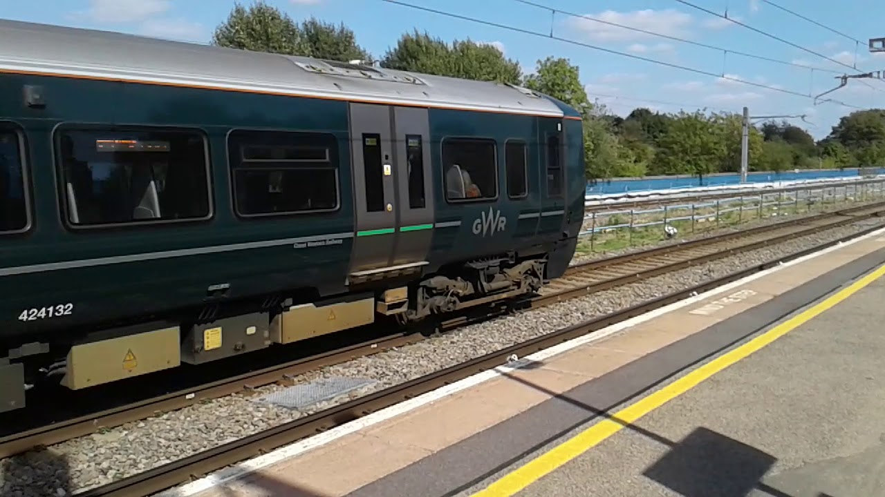 Trains at: West Drayton, GWML, 01/09/18