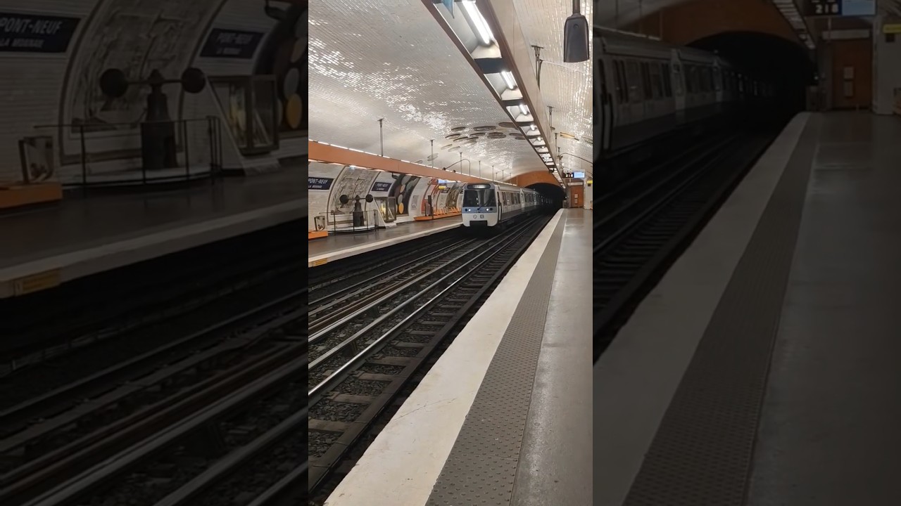 Metro train in Paris 🇨🇵 France 