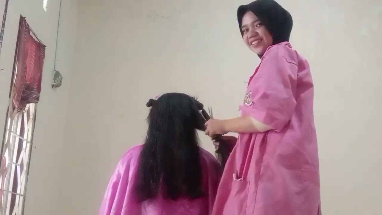 Aniza putri (24078006), pemangkasan rambut teknik solid form horizontal 