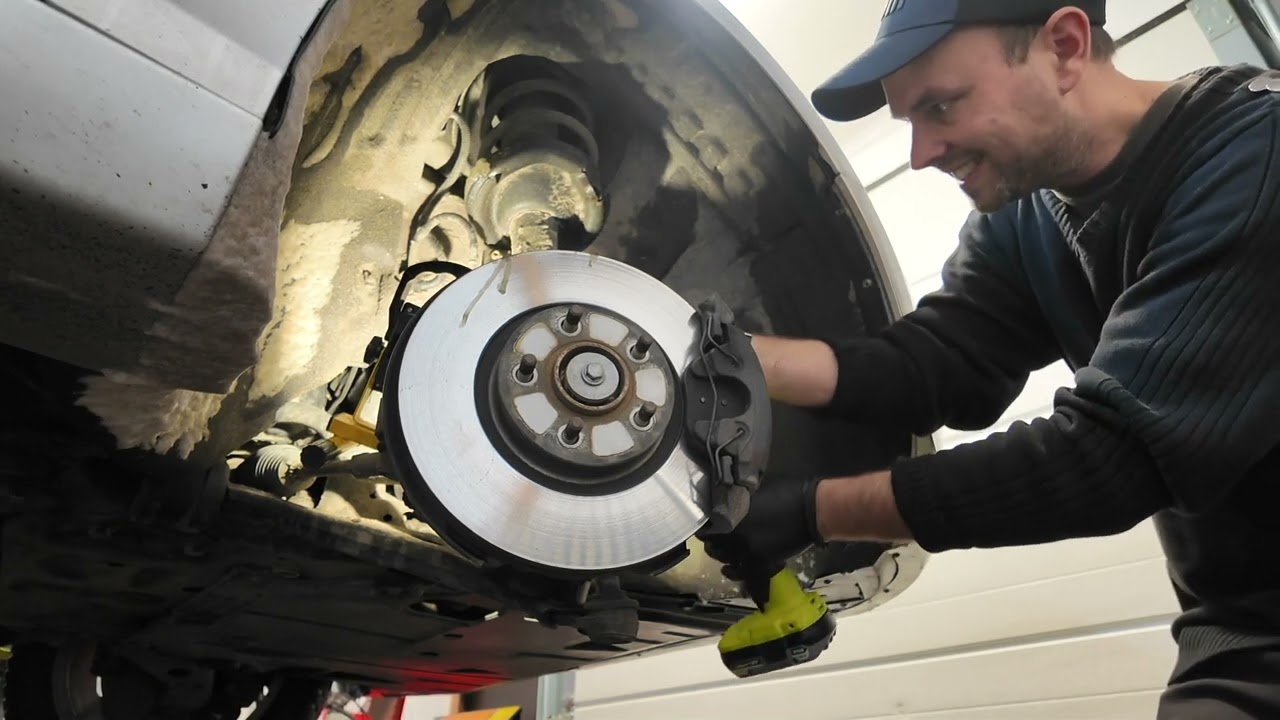 Höger drivaxel på Volvo V40 D2 2016, ett meningslöst försök att byta.