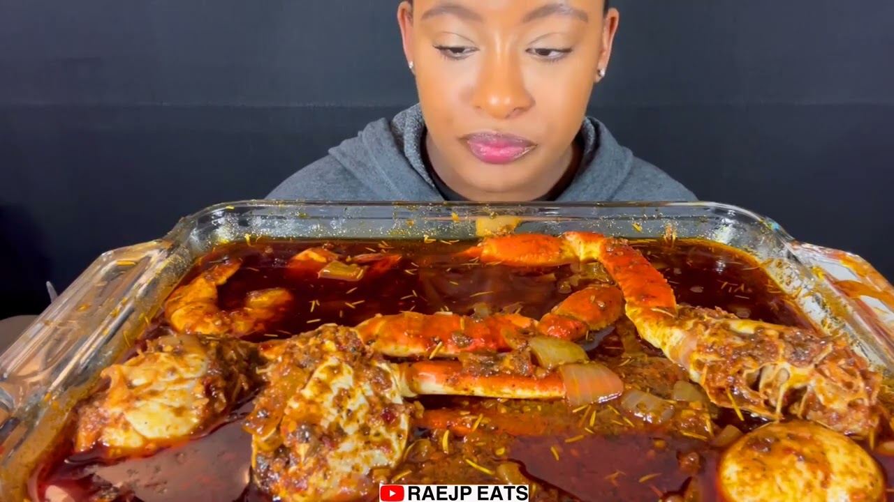 SEAFOOD BOIL SNOW CRAB LEGS EGGS SPICY SEAFOOD SAUCE | ASMR EATING MUKBANG 먹방 REAL EATING SOUND