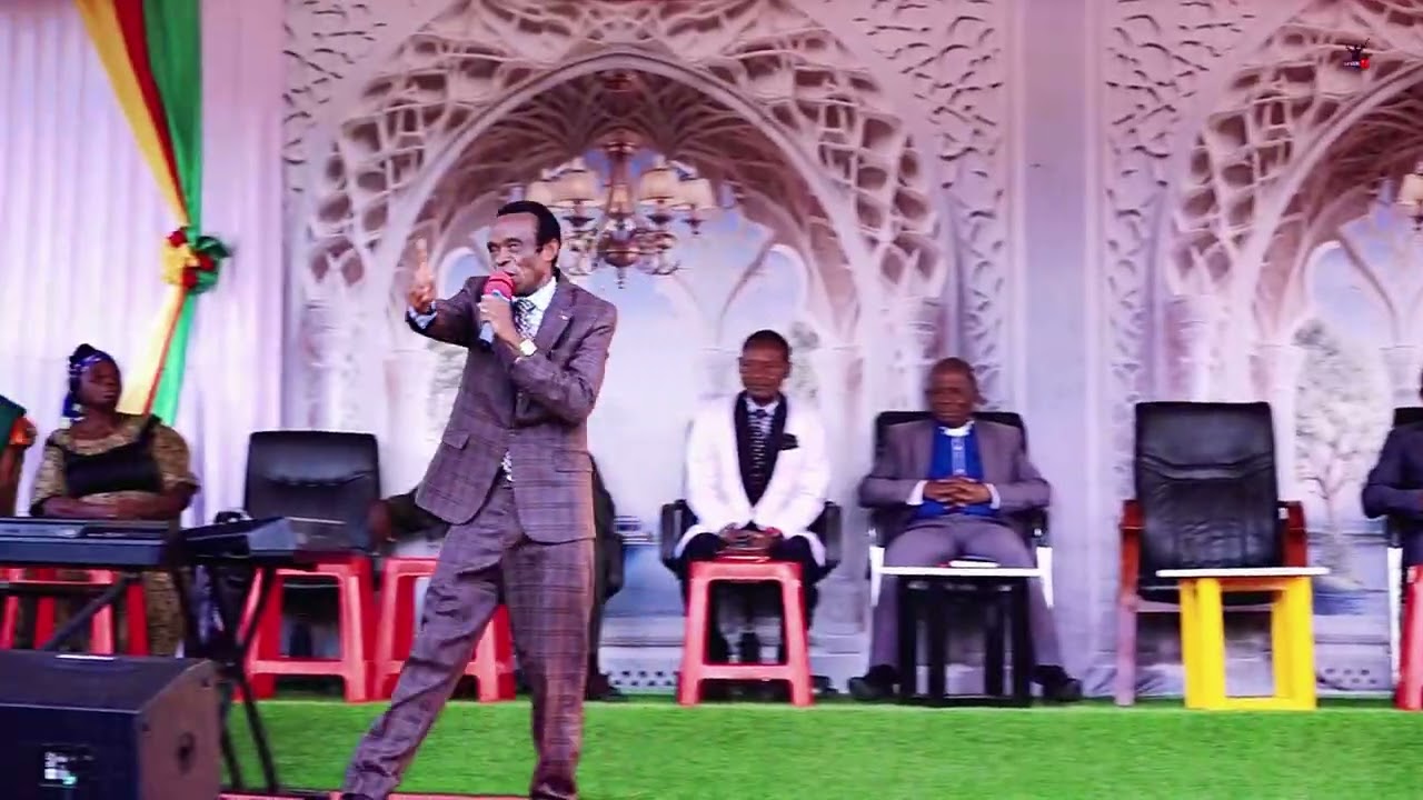 MKUTANO MKUBWA ULIWAFUNGUA WENGI NA MIUJIZA MTWARA MHUBIRI BISHOP DR.LIVINGSTONE DENIS