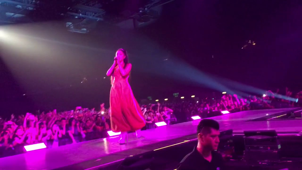 Ariana Grande - Sometimes Live (Dangerous Woman Tour - Hong Kong)