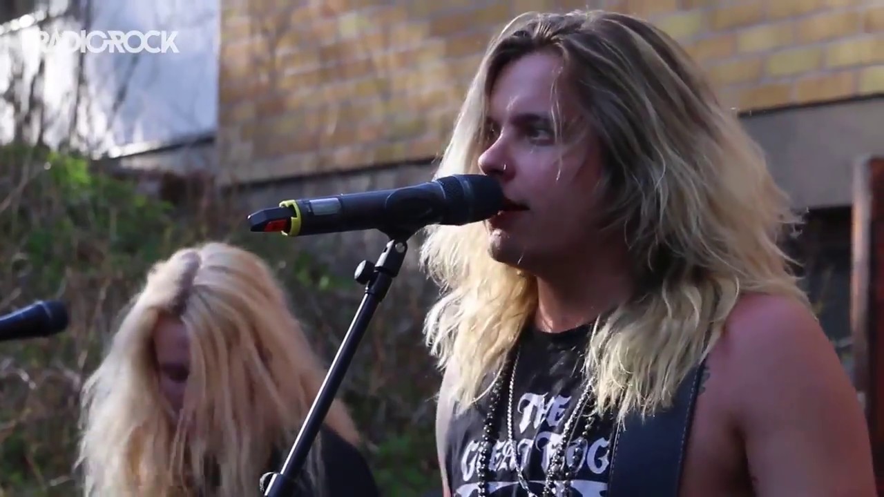 Santa Cruz - Bye Bye Babylon Live @ Radio Rock Garage Gig 2017