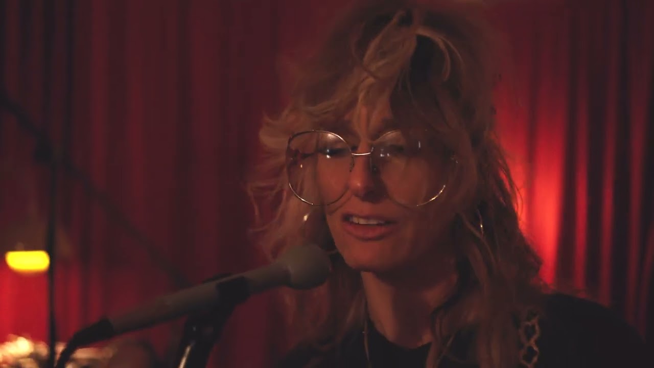 Kendra Morris - Fine Right Here [LIVE AT PORTAGE LOUNGE]