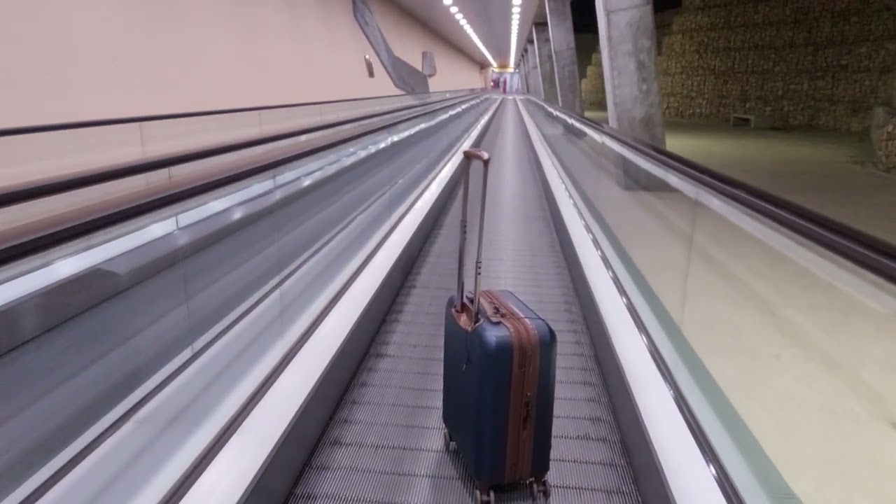 Dove passare dall'aeroporto di Elmas Cagliari ai treni. Sono appena 10 minuti a piedi