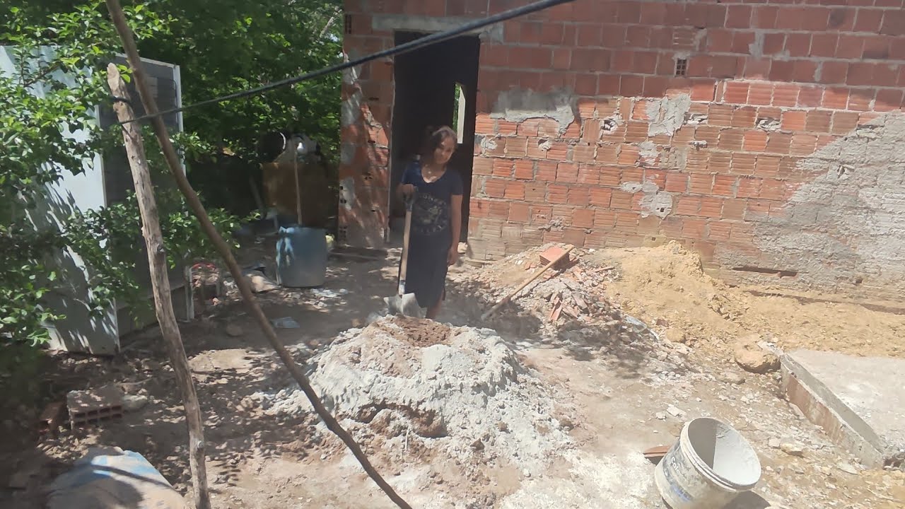 Hoje preparei a massa para continuação do reboco 🙏🩷🌵🏠 assistam até o final  se inscreve no canal 🩷🙏🌵