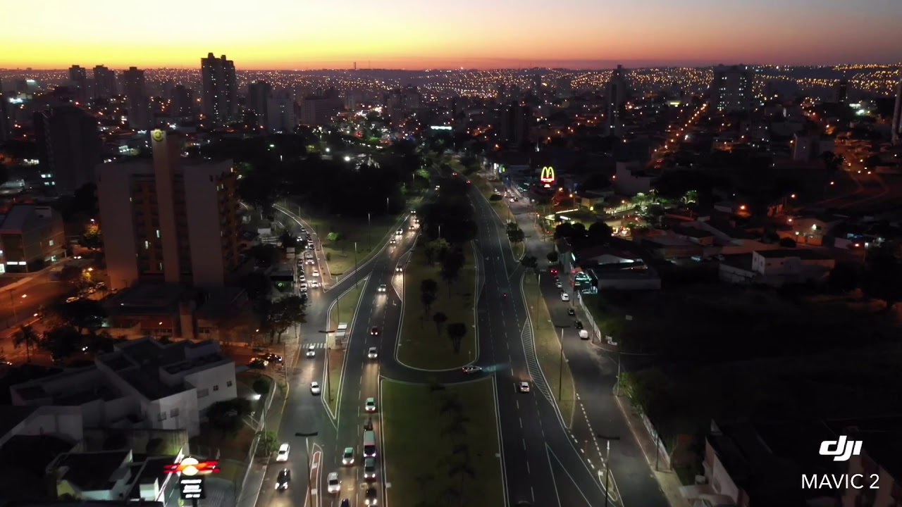 Drone em Bauru subindo e descendo a av Nações Unidas