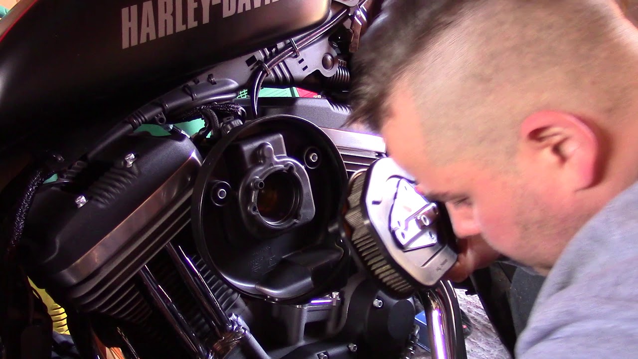 Roadster Vlog #2 Wymieniamy filtr powietrza. Harley - Davidson Roadster XL1200 CX.