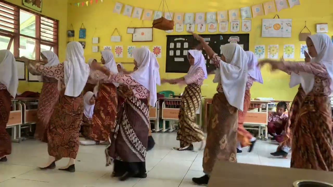 Praktik Tari Kreasi- Tari Domba Kuring