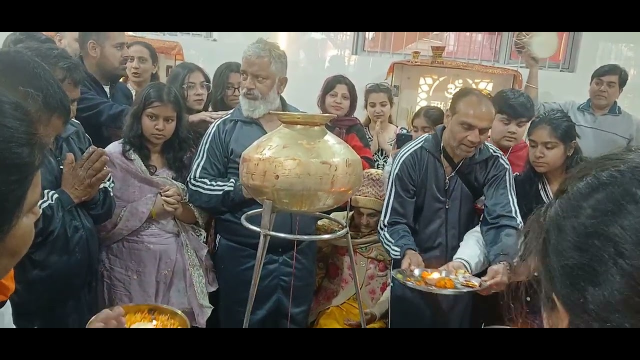 हर हर महादेव सेक्टर १० पचकुल्ला मे शिवरात्री के मौकेपर काबडी  जल अभिषेक कर्ते हुए