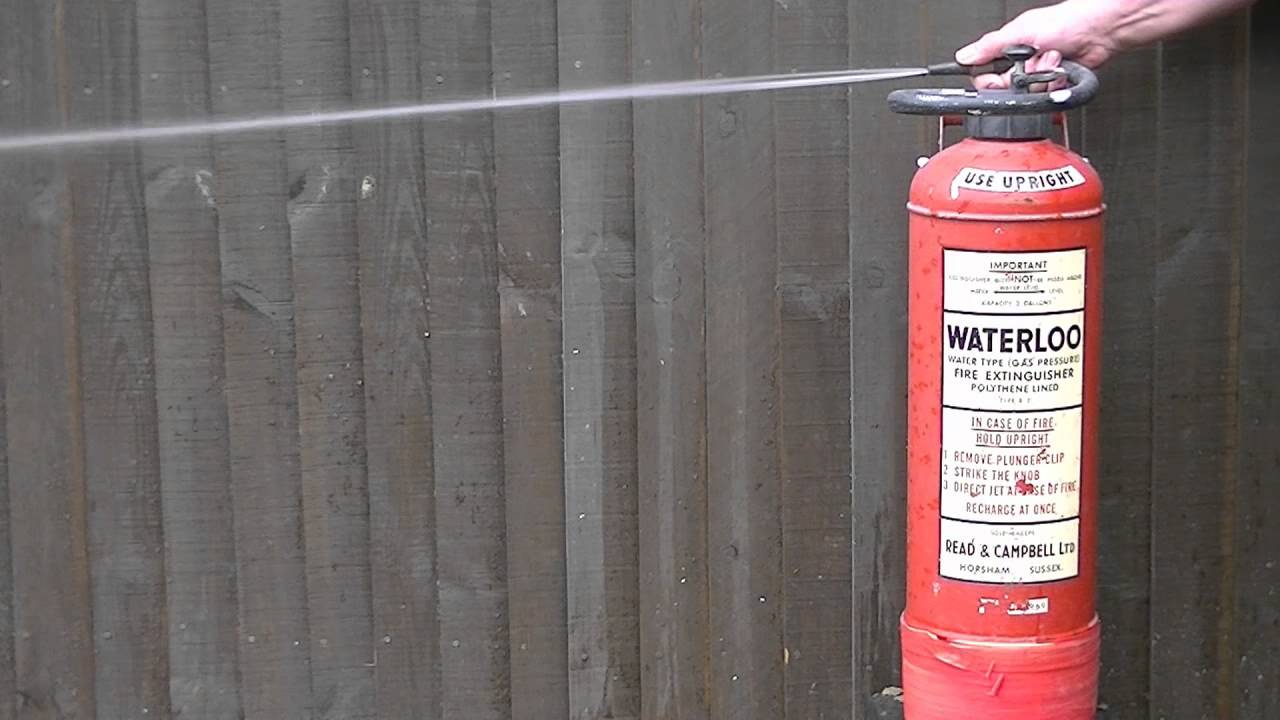 Fire extinguisher discharge test (2 gallon waterloo)