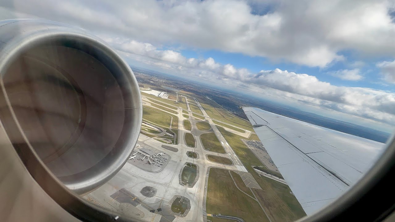 Boeing 717 ROARING Takeoff, Taxi & Landing