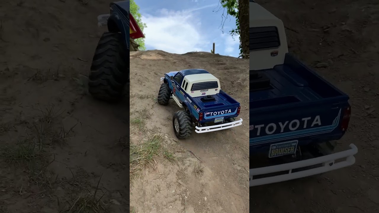Tamiya Bruiser Hilux Toyota R/C 2012 Crawler fighting