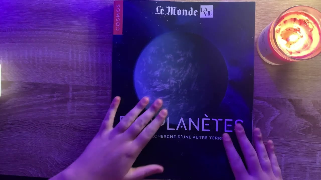 ASMR fr - Page turning et notes d'un magazine sur les planètes (no talking, pluie, bougie)