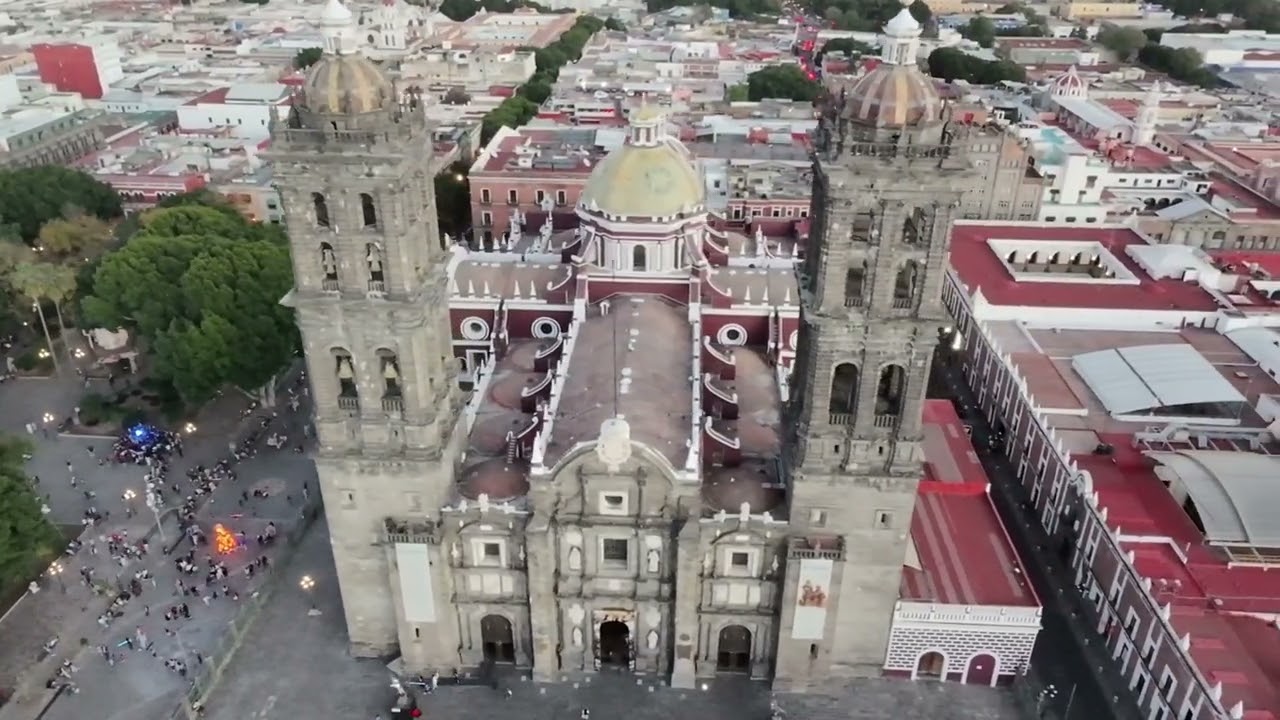  DJI Neo en catedral de puebla 