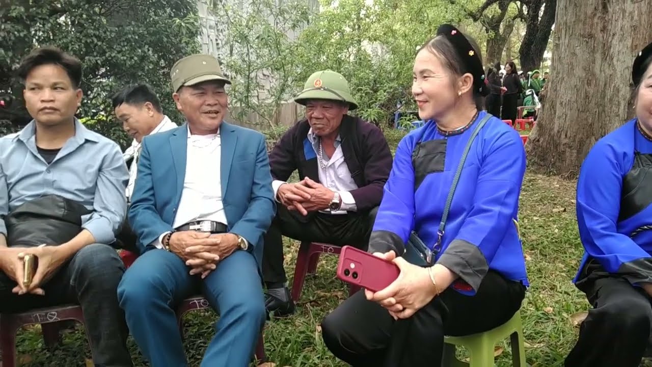 Ngày hội xuân bính ngọ gặp nhau hát hò chuyện chò với nhau