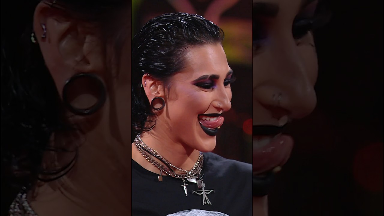 Rhea Ripley digs her new WWE Women&rsquo;s World Championship 😍