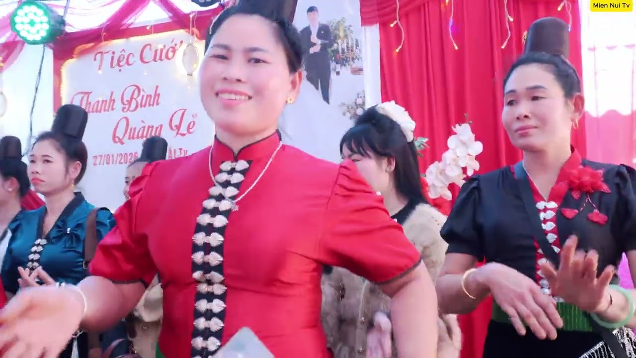 Nhảy múa hết mình mừng LTH Thanh Bình - Quàng Lẻ, bản Ta Tạng - Mường Hung
