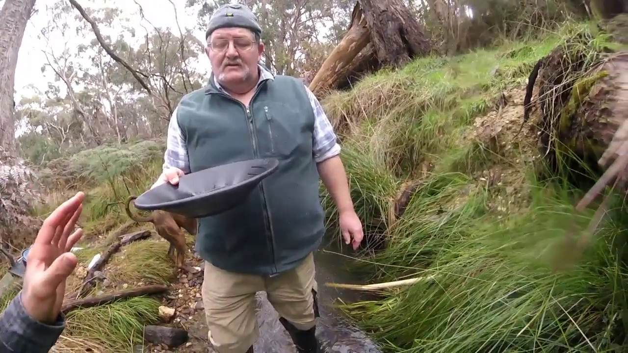 Aussie Gold Rush - Craigs First Gold!