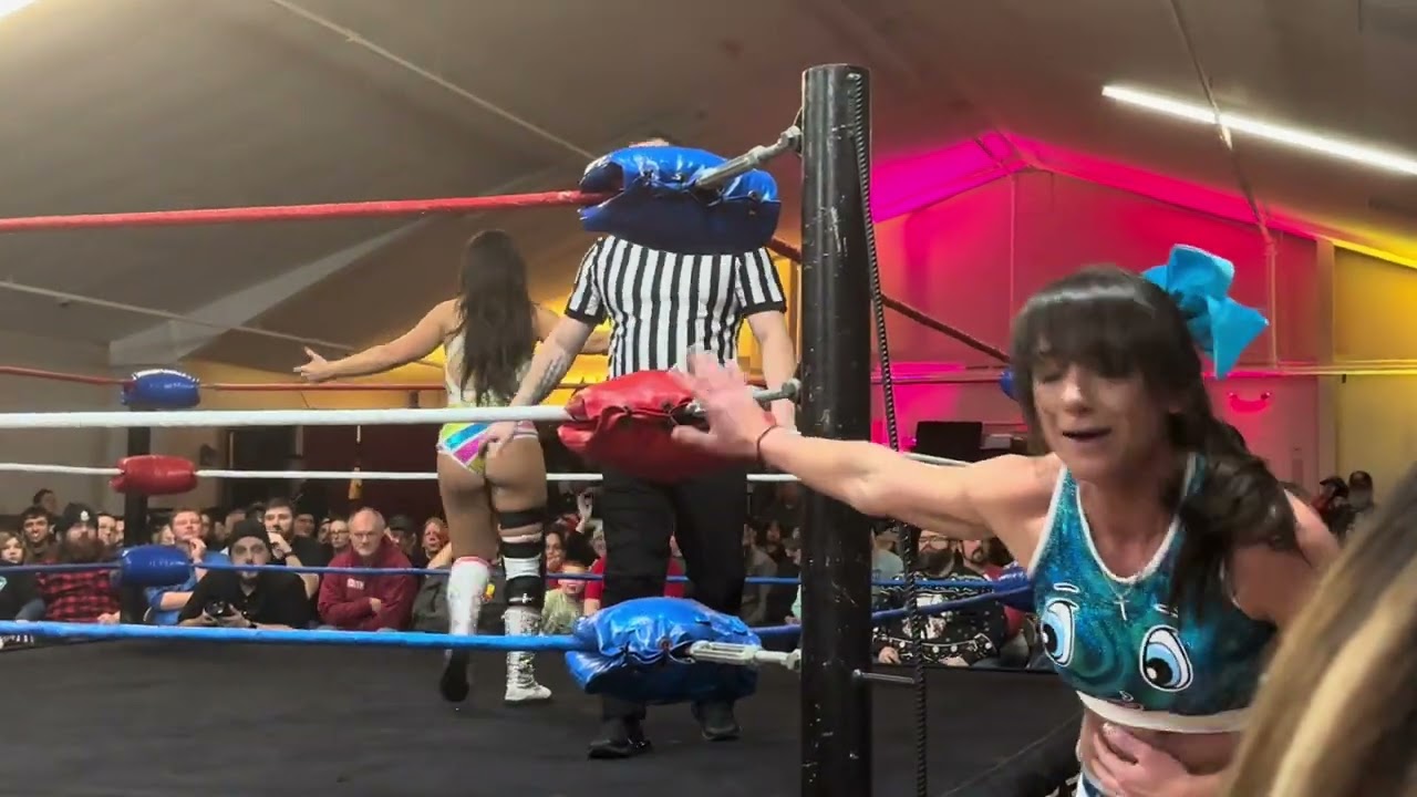 B3cca vs smiley Kylie Rae #wrestling