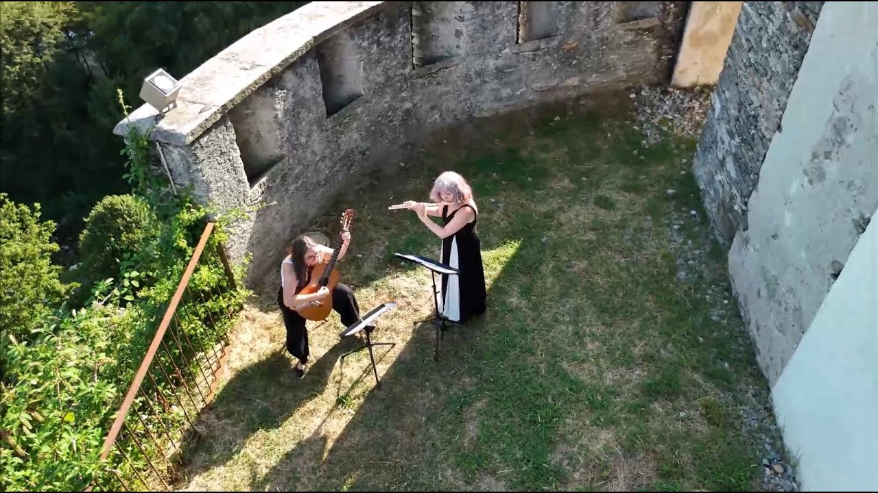 Petite suite m&eacute;di&eacute;vale, Francis-Paul Demillac. Flute Carla de Lieme, guitar Christina Germann-Chiari