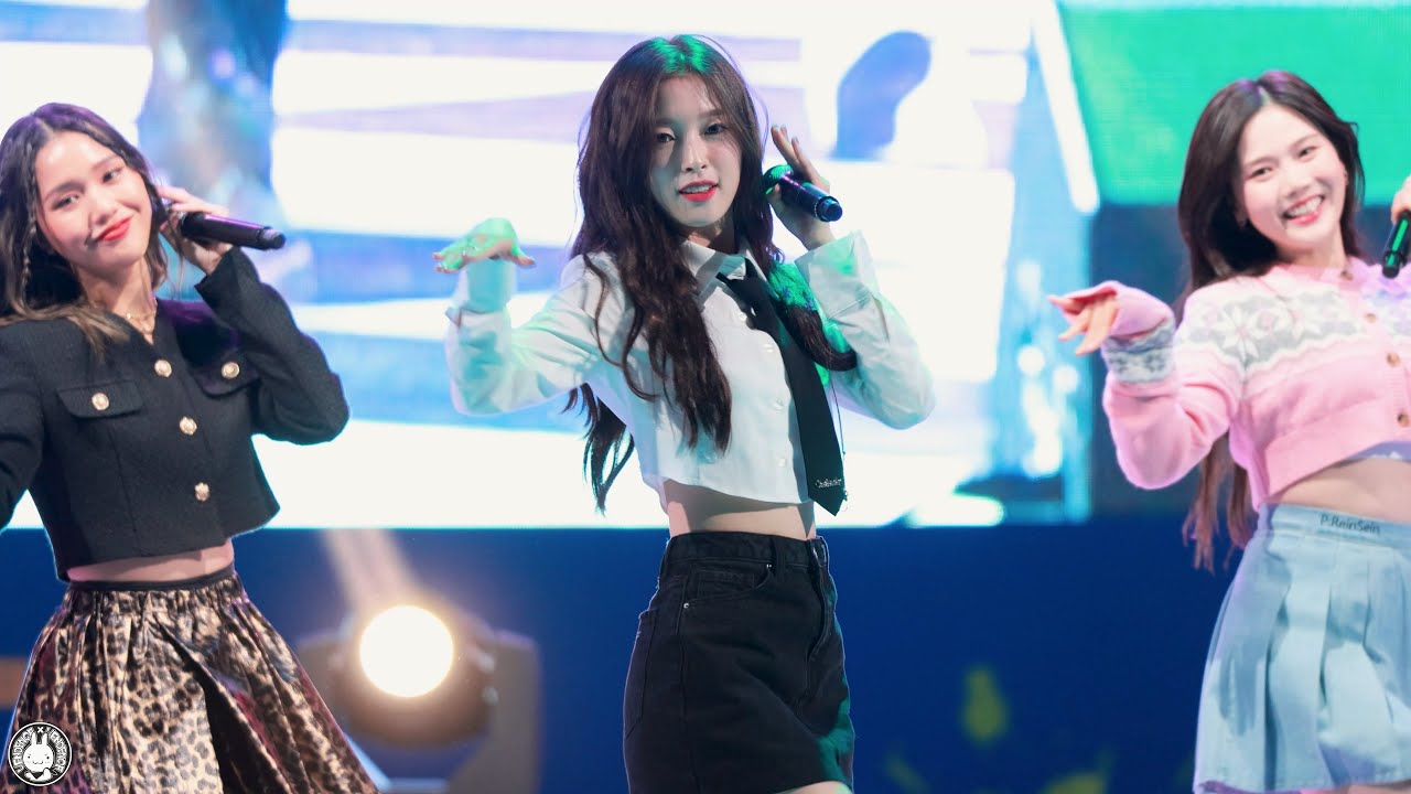 [4K] 221029 오마이걸 아린 직캠 'Real Love' Oh My Girl(ARIN) Fancam @2022 무안 YD 페스티벌  By 벤뎅이
