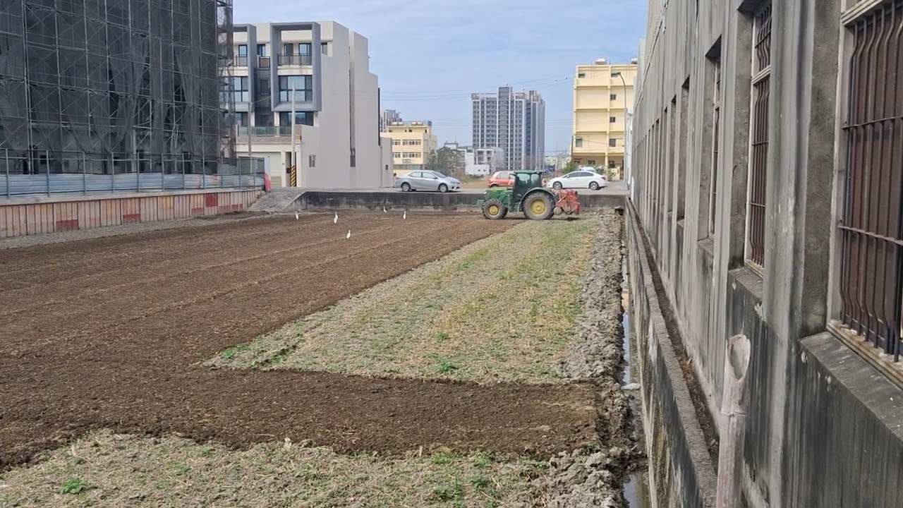 耕田鬆土