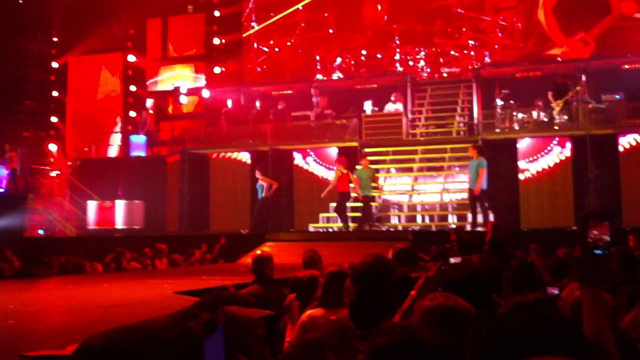 Justin Bieber- Beauty and the Beat and Drum Solo TD Garden Boston 11/10/12