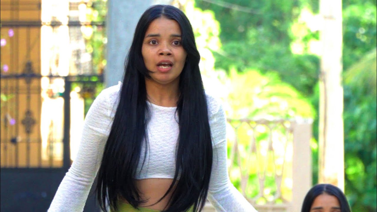 Le quitan el teléfono a esta chica y mira lo que ella descubre 😳👀 #viral #reflexiones #shorts