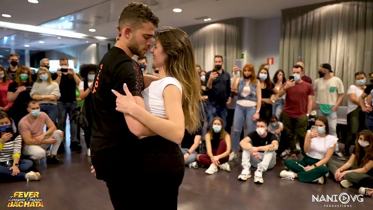 Prince Royce, Maria Becerra - Te Espero | Irene y Tomás