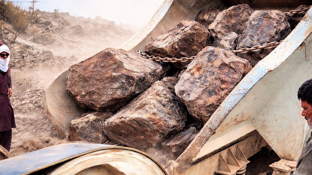 Giant Hard Rock Crushing in Powerful Crusher Machine#satisfying #rockcrushing 