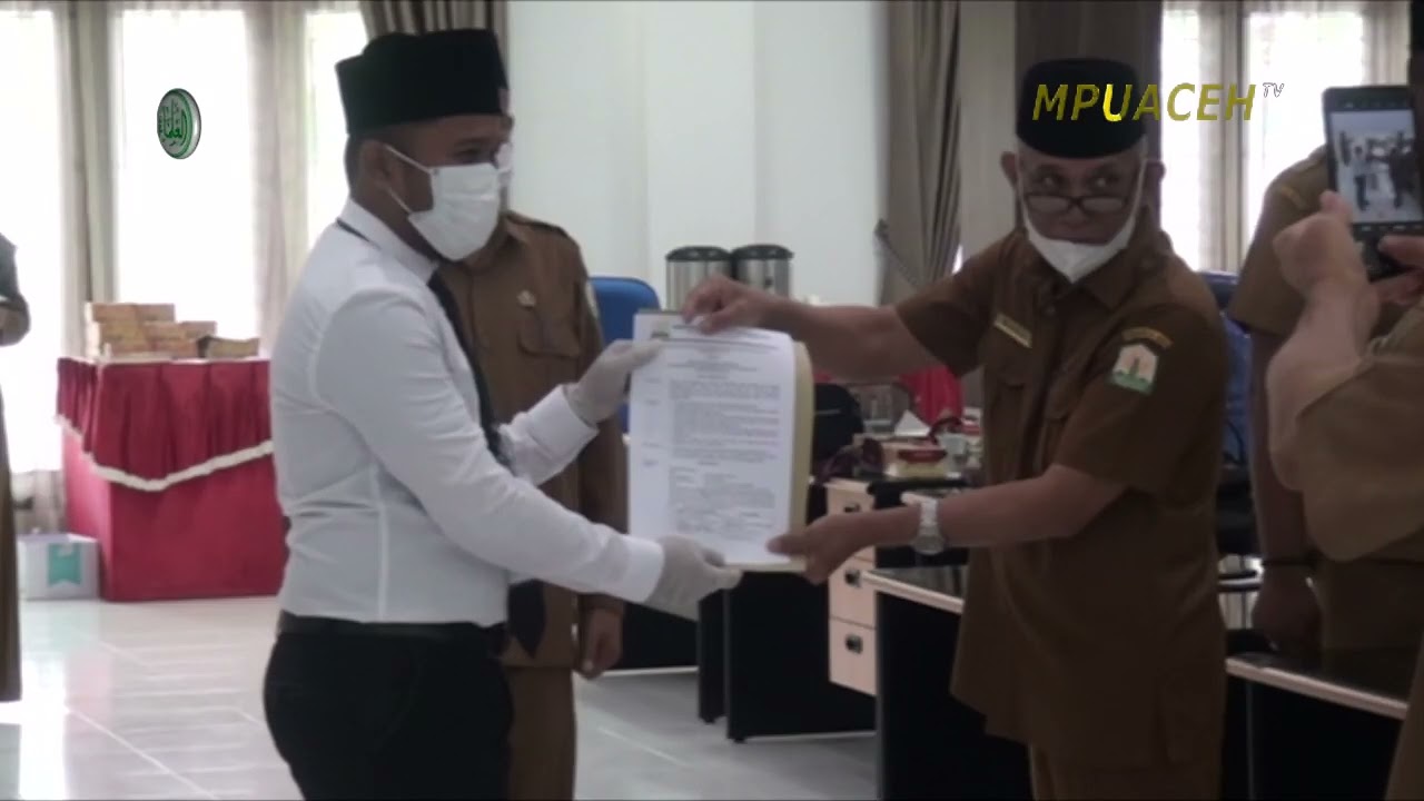 Pengambilan Sumpah, Penandatanganan Pakta Integritas dan Penyerahan SK Tenaga Kontrak di MPU Aceh