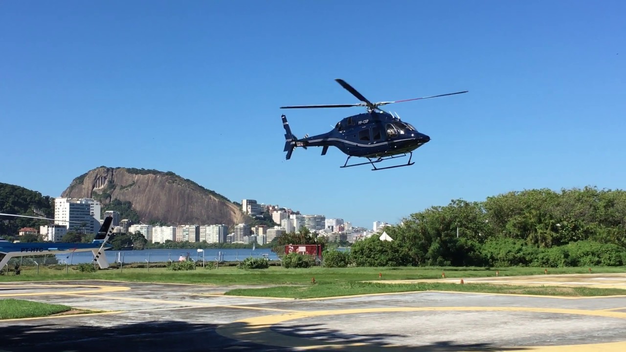 Helicóptero pousando no heliponto da Lagoa Rodrigo de Freitas