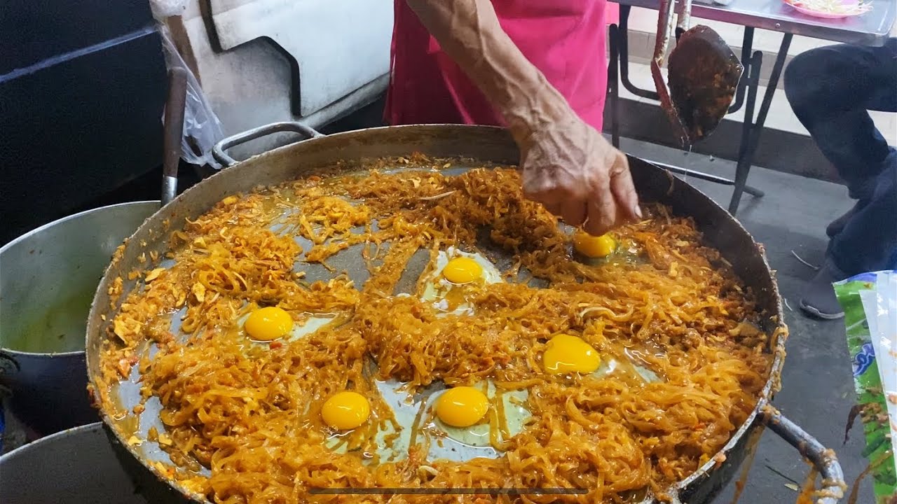 1 USD Pad Thai / Street Food Bangkok Thailand
