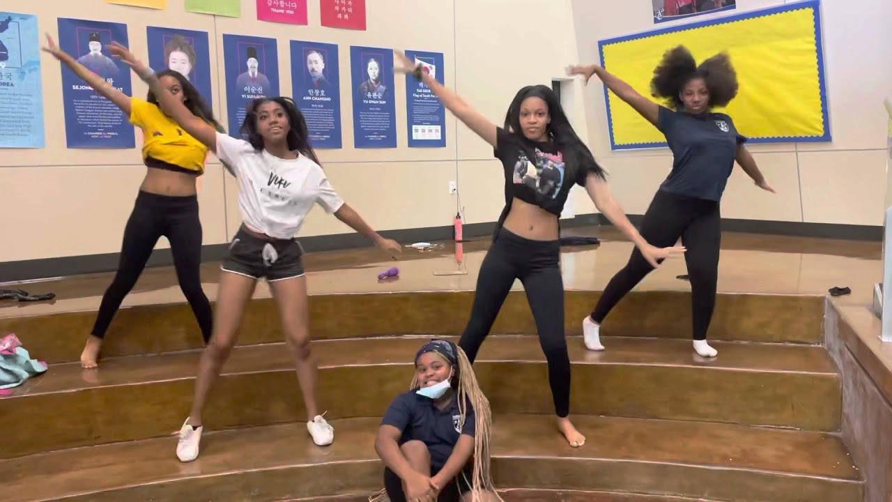 Majorette stand routine