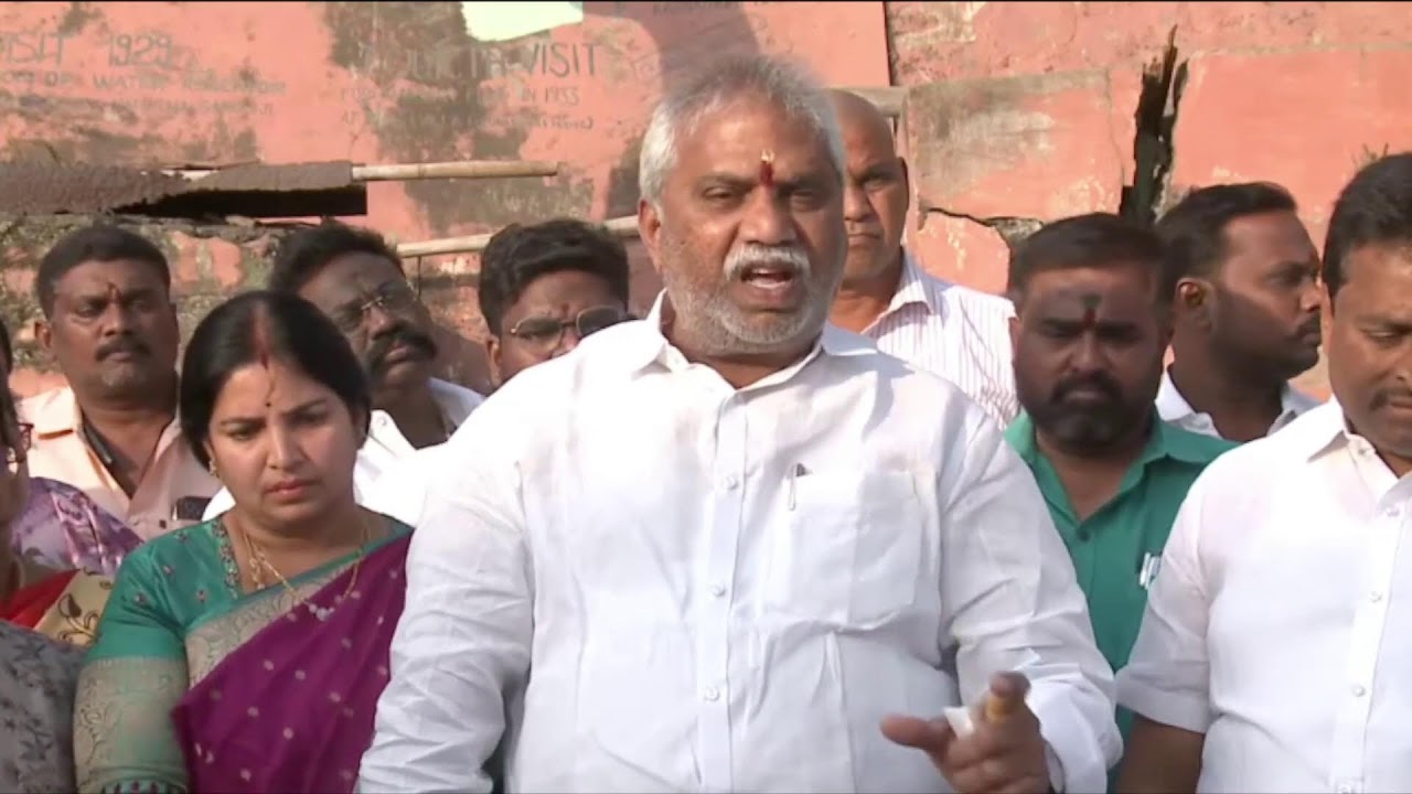 LIVE: విజయవాడ శ్రీ కామధేనువు అమ్మవారి ఆలయం వద్ద వైయస్‌ఆర్‌సీపీ నాయకుల మీడియా సమావేశం