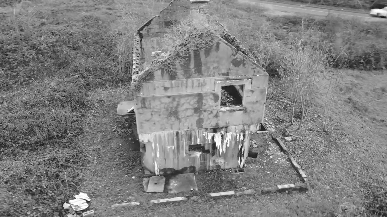 Maison forte de Mogues ( Ardennes ).