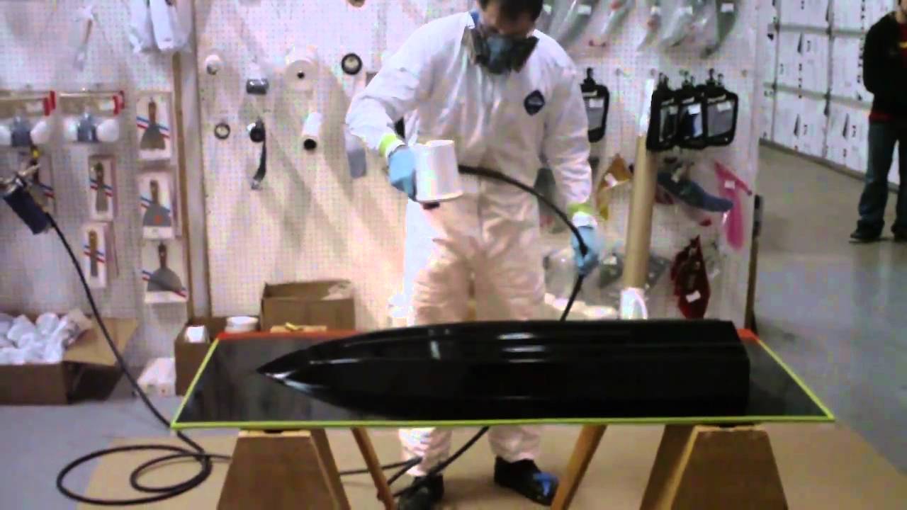 Spraying Gelcoat onto a RC Boat Plug With the G100 Spray Gun