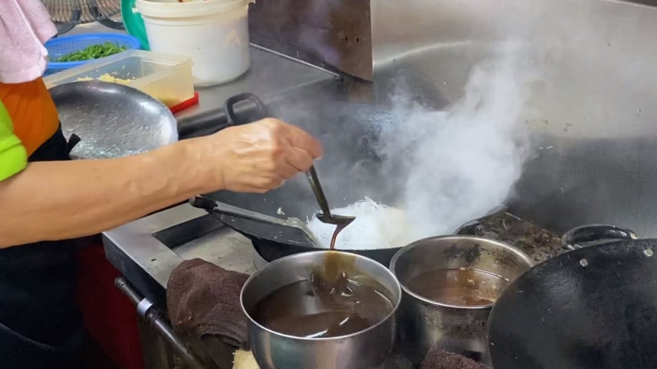 The 36-year-old Wok-Hei Dai Chao (big wok stir fries) Stall | Malaysian Street Food