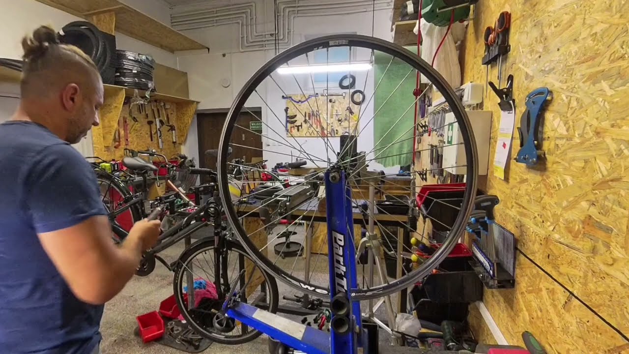 Centrowanie koła rowerowego krok po kroku. Akademia ProBike