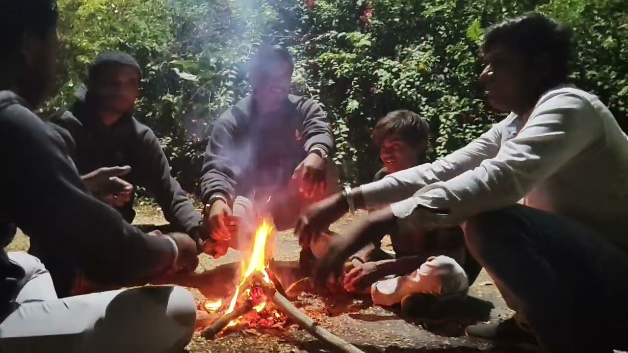 मकानसंकति केबारे में बाते करते हु वे दोस्त क्या बाते करते है आप देखो और क्या लगता है आप को 