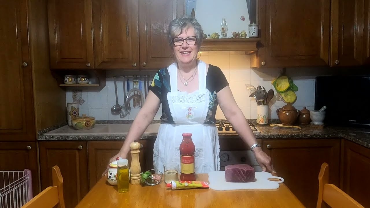 TUNNINA AMMUTTUNATA alla SICILIANA-  tonno imbottito al sugo-tradizioni siciliane- piatti marinari-