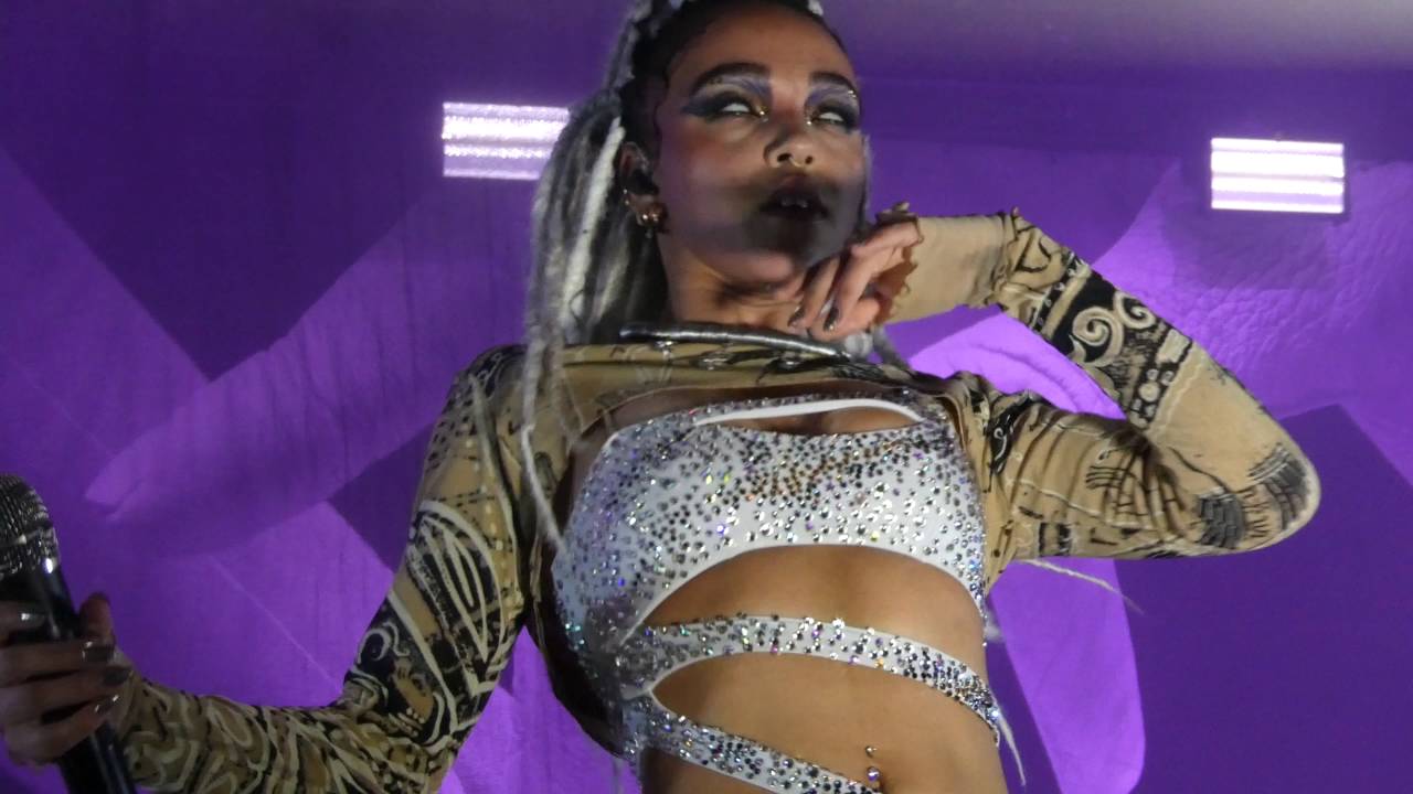 FKA twigs - Yes Yes Yes - LIVE HD (2016) Pier Six Pavilion
