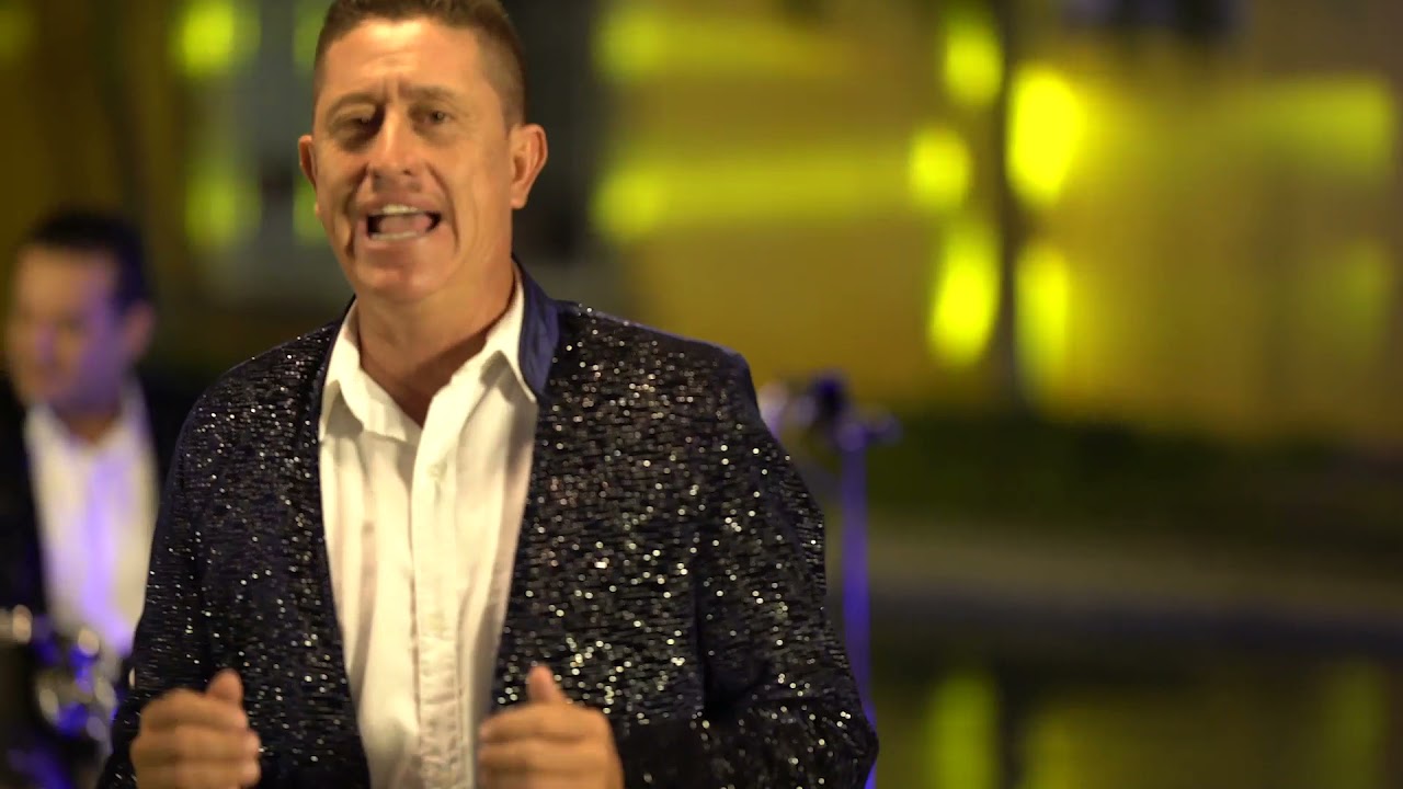 Y Me Enamore - Iluminado